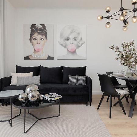 Fashionable City Center Apartment By Noclegi Renters Varşovia Exterior foto