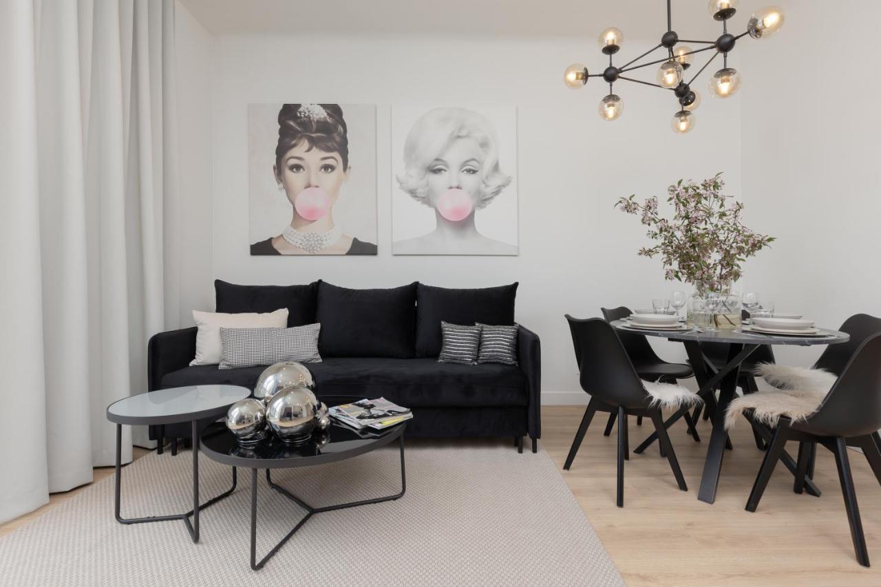 Fashionable City Center Apartment By Noclegi Renters Varşovia Exterior foto