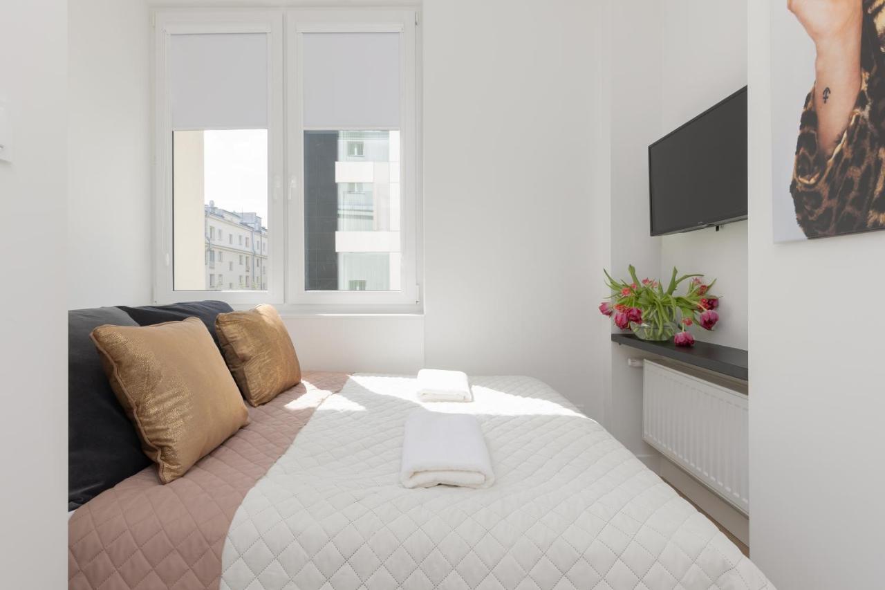 Fashionable City Center Apartment By Noclegi Renters Varşovia Exterior foto